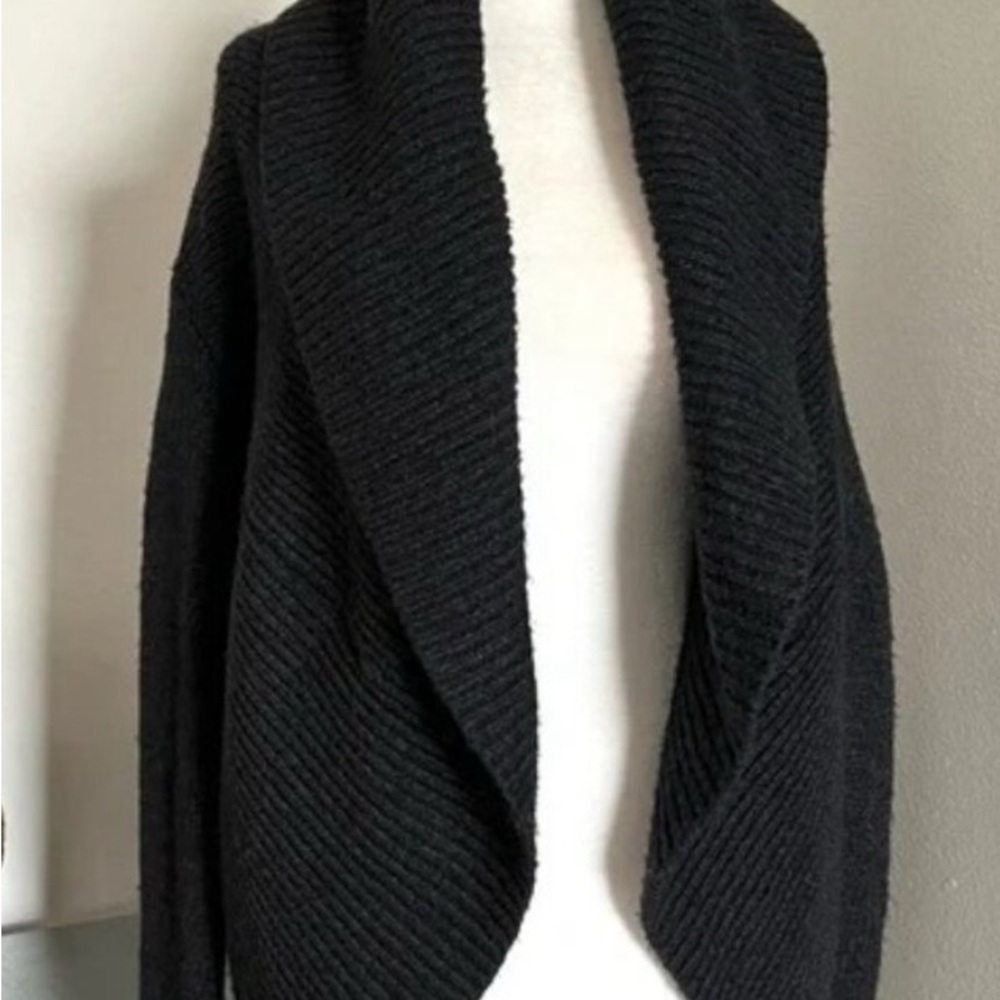 Gorgeous and Cozy Vince Black Wool Silk Cashmere Shawl Collar Cardigan